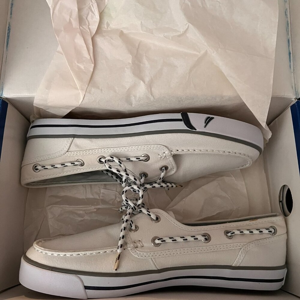 NEVER WORN NAUTICA MENS BOAT SHOES, SIZE 8, WHITE CANVAS - Picture 2 of 6